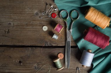 yüksük ve iğneler 