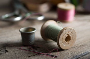 yüksük ve iğneler