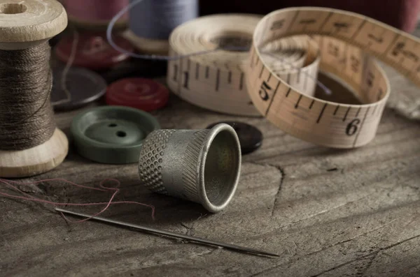 Thimble and needles — Stock Photo, Image