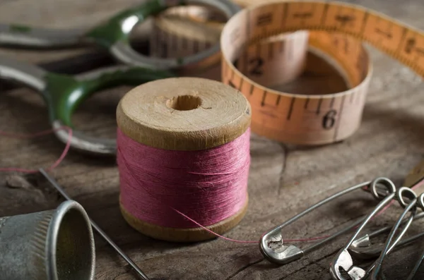 Thimble and needles — Stock Photo, Image