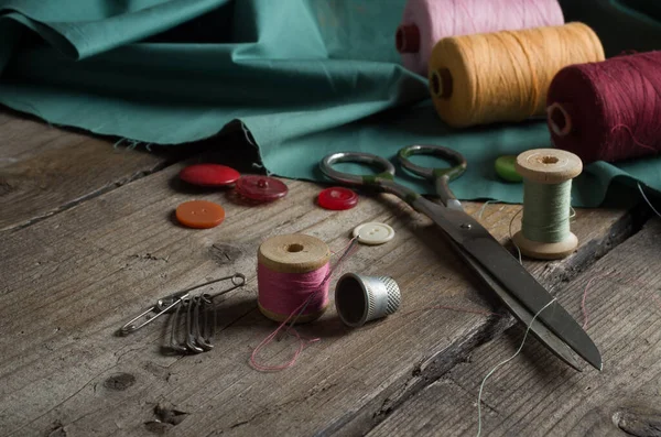 Thimble and needles — Stock Photo, Image