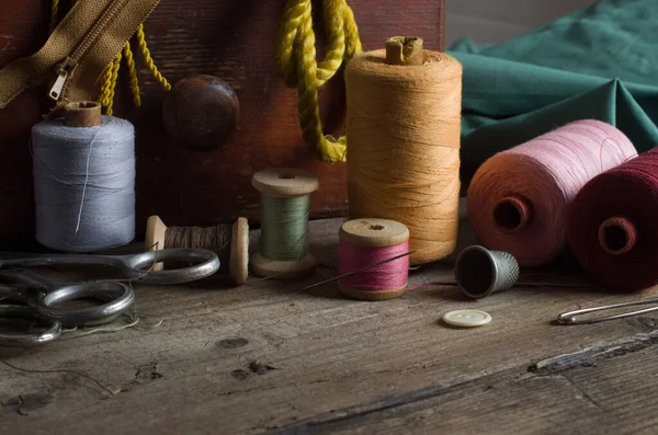 Thimble and needles — Stock Photo, Image