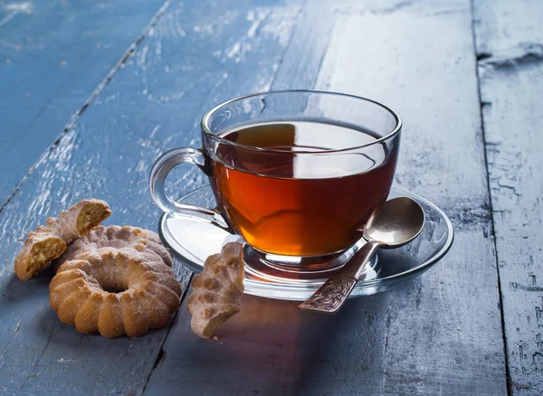 Uma xícara de chá em uma mesa — Fotografia de Stock