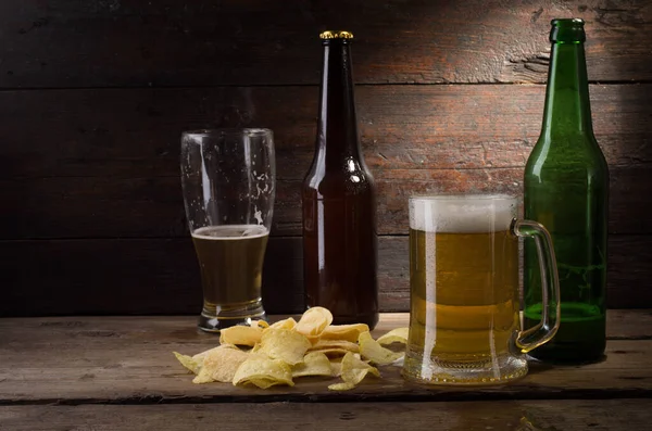 Botella y vidrio — Foto de Stock