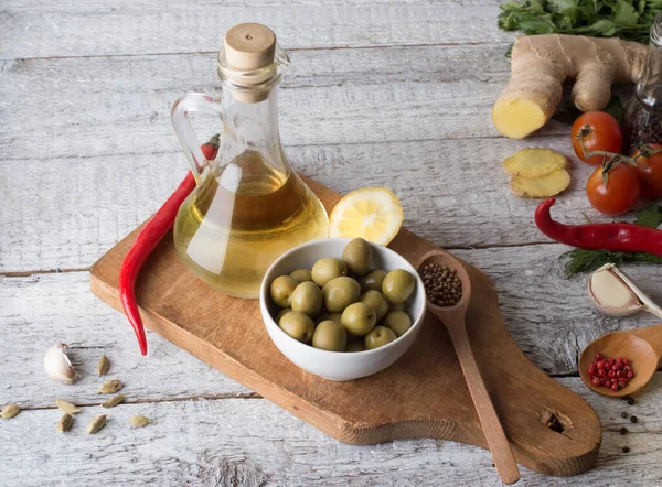 Butelka oliwy z oliwek — Zdjęcie stockowe