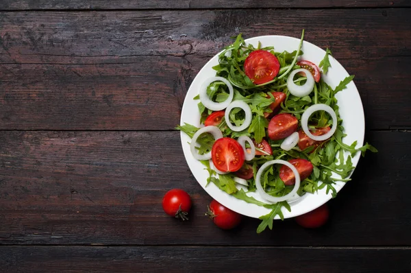 아 루굴라 샐러드가 들어 있는 체리 토마토 — 스톡 사진