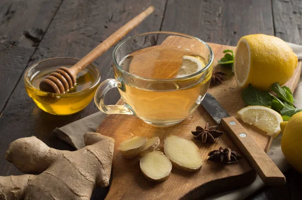 Té de jengibre con menta y limón — Foto de Stock