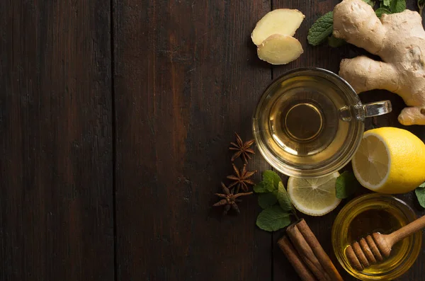 Ingefära te med mynta och citron — Stockfoto