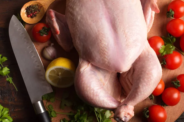 Raw whole chicken — Stock Photo, Image