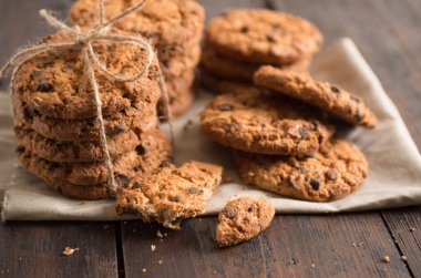 Çikolata parçacıklı kurabiye.