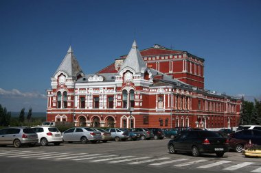 Dram Tiyatrosu, geleneksel Rus tarzda inşa edilmiş. Kentsel peyzaj. Rusya, Samara.