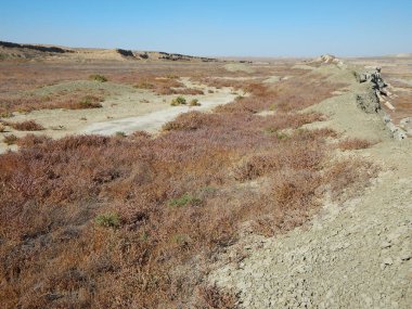 Uranyum çukur. Terk edilmiş uranyum ocağı. Mangistau bölge. Kazakistan.