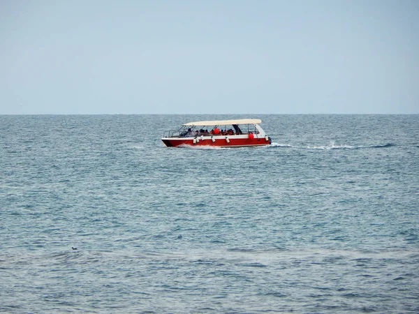 Σκάφος Αναψυχής Στην Κασπία Θάλασσα Μήνα Φεβρουάριο — Φωτογραφία Αρχείου