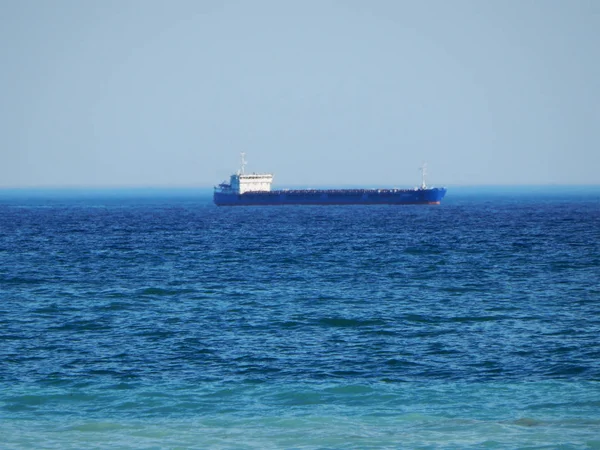 Tanker kadar uzakta Hazar Denizi.