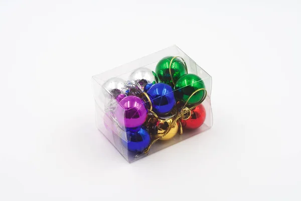 用于圣诞树的多色球的透明包装 — 图库照片