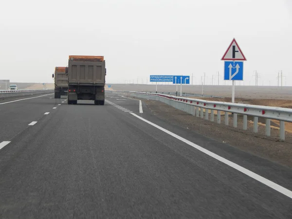 Camiones Volquete Carretera Región Mangistau Kazajstán — Foto de Stock