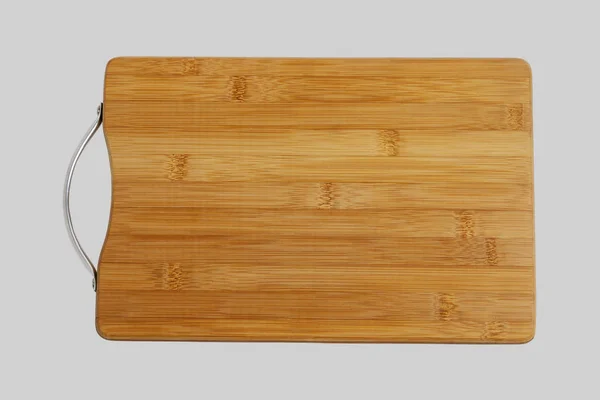 木製のまな板 クローズ アップ 灰色の背景に分離 — ストック写真