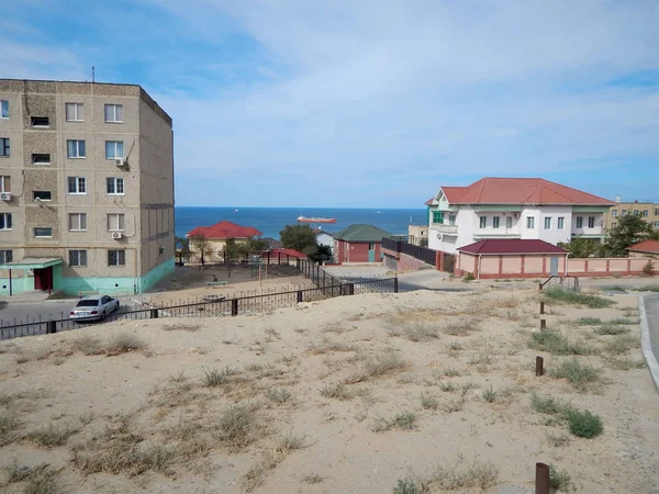 Vista al mar desde la ciudad . — Foto de Stock