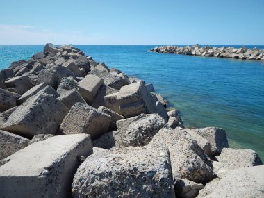 Denizden su alımı kanal.