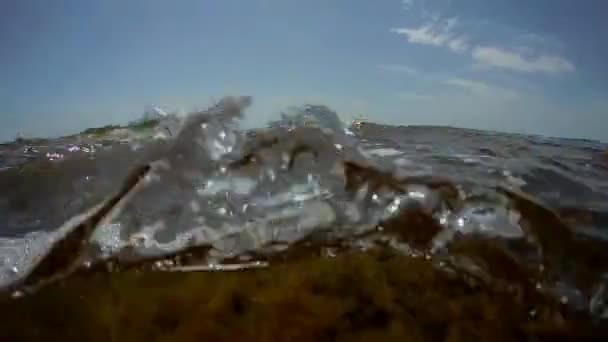 Superficie Del Agua Del Mar Caspio Cerca Orilla — Vídeo de stock