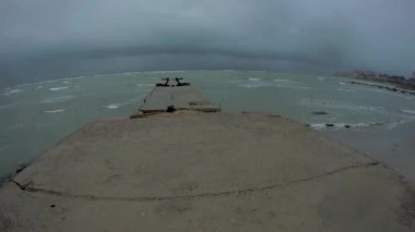 Eski beton iskele. Hazar Denizi. Kazakistan. Aktau.