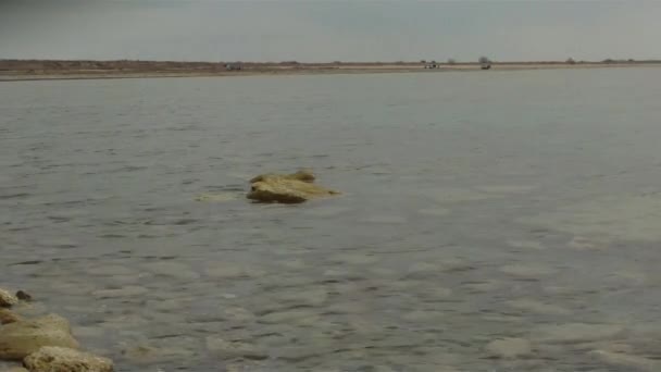 Den Klippiga Stranden Kaspiska Havet Mangistau Kazakstan — Stockvideo