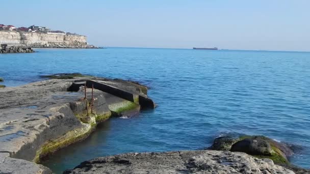 Rivage rocheux de la mer Caspienne. Aktau. Kazakhstan .