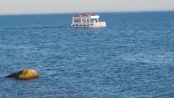 Pleasure Catamaran Sea Aktau Kazakhstan July 2019 Year — Stock Video