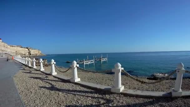 Valla Decorativa Con Una Cuerda Costa Del Mar Caspio Aktau — Vídeos de Stock