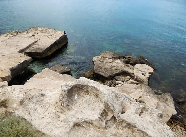 Steniga stranden av Kaspiska havet. — Stockfoto