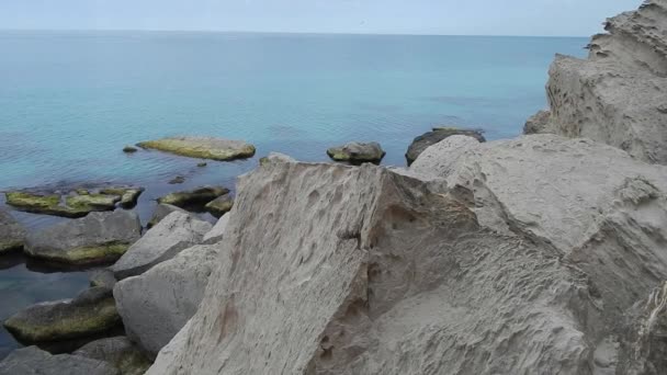 Den Klippiga Stranden Kaspiska Havet Aktau Kazakstan — Stockvideo