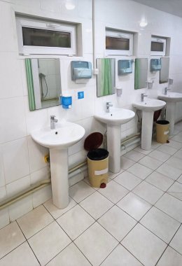 Hostelde washlavabo.