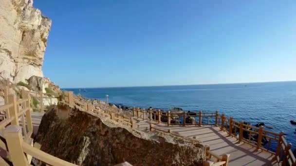 Jejak Baru Sepanjang Batu Aktau Coast Dari Laut Kaspia Sea — Stok Video