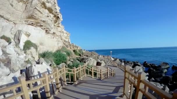 Rivage Rocheux Mer Caspienne Sentier Pédestre Long Des Falaises Aktau — Video