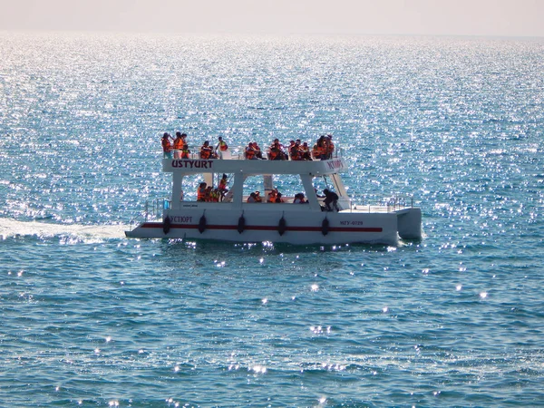 Pleasure catamaran at sea. — Stock Photo, Image