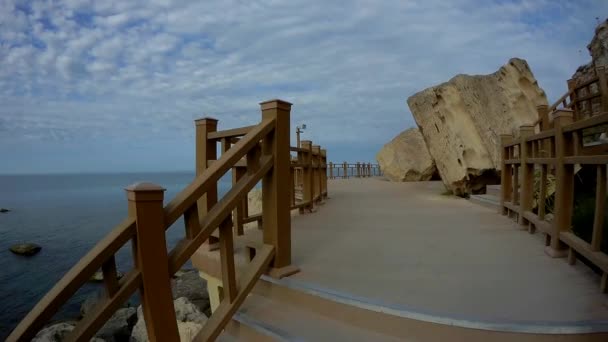 Neuer Pfad Entlang Der Felsen Der Nähe Des Kaspischen Meeres — Stockvideo