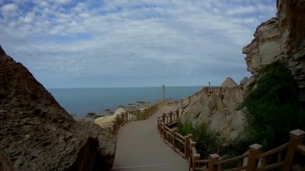 Nuevo Sendero Largo Las Rocas Aktau Costa Del Mar Caspio — Vídeo de stock