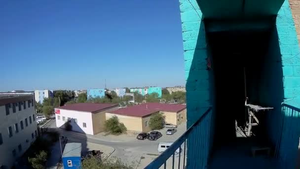 Tekintettel Város Zhanaozen Séta Padlón Egy Régi Házat Zhanaozen Kazahsztán — Stock videók