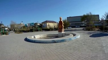 Zhanaozen kasabasında yürüyün. Kazakistan. 15 Ağustos 2019 yıl.