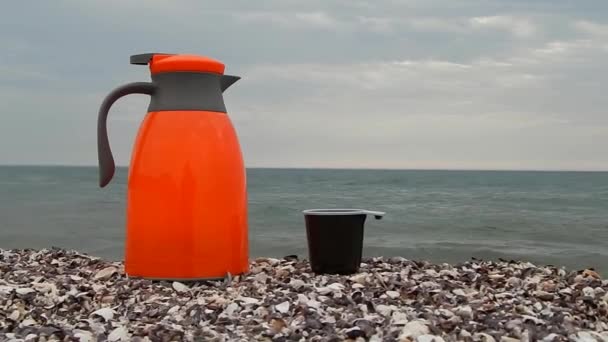 Orange Thermos Shore Caspian Sea Kazakhstan Mangistau Region July 2020 — Stock Video