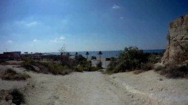 Uçurumdan in. Hazar Denizi kıyısında. Kazakistan. Mangistau bölgesi. 01 Temmuz 2020.