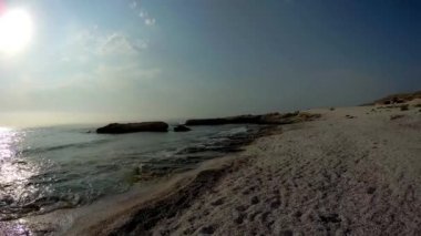 Hazar Denizi 'nin deniz kabuğu. Kazakistan. Mangistau bölgesi. 21 Temmuz. 2020 yıl..