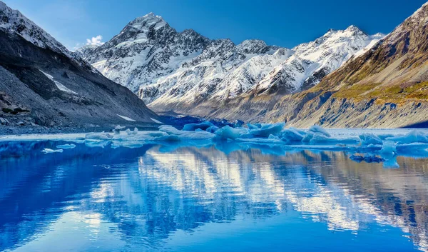 Hooker Gletsjer Smelten Met Sneeuw Bedekte Mount Cook Verte Reflecteren Stockfoto
