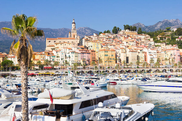 Порт в Ментоне, Франция
