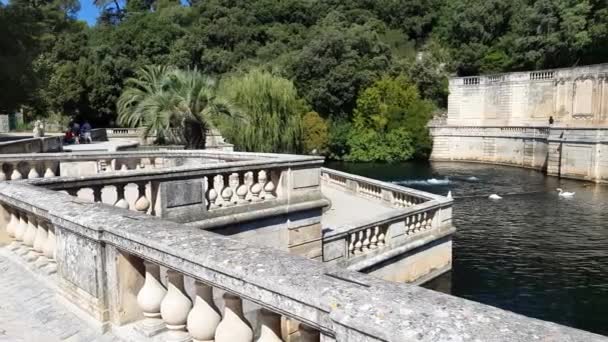 Nimes Frankreich August 2018 Spaziergänger Brunnengarten Les Jardins Fontaine Das — Stockvideo