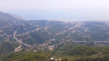 Menton ve Sainte-Agnes üzerinden Ventimiglia havadan görünümü