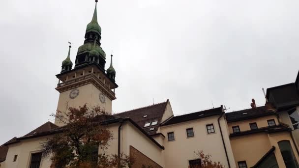 教会の聖ヤコブ セントジェームス でブルノ チェコ共和国で — ストック動画