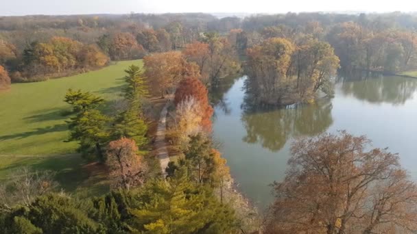 Sjön Hösten Lednice Park Tjeckien — Stockvideo