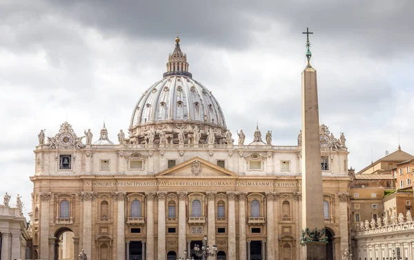 Bazilika svatého Petra ve Vatikánu, Řím, Itálie — Stock fotografie
