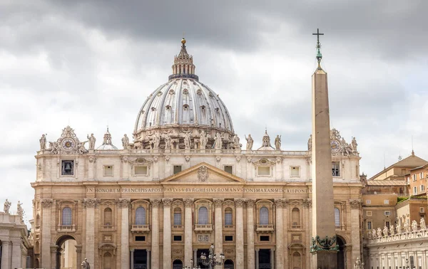 Basílica de San Pedro en la Ciudad del Vaticano, Roma, Italia — Foto de Stock